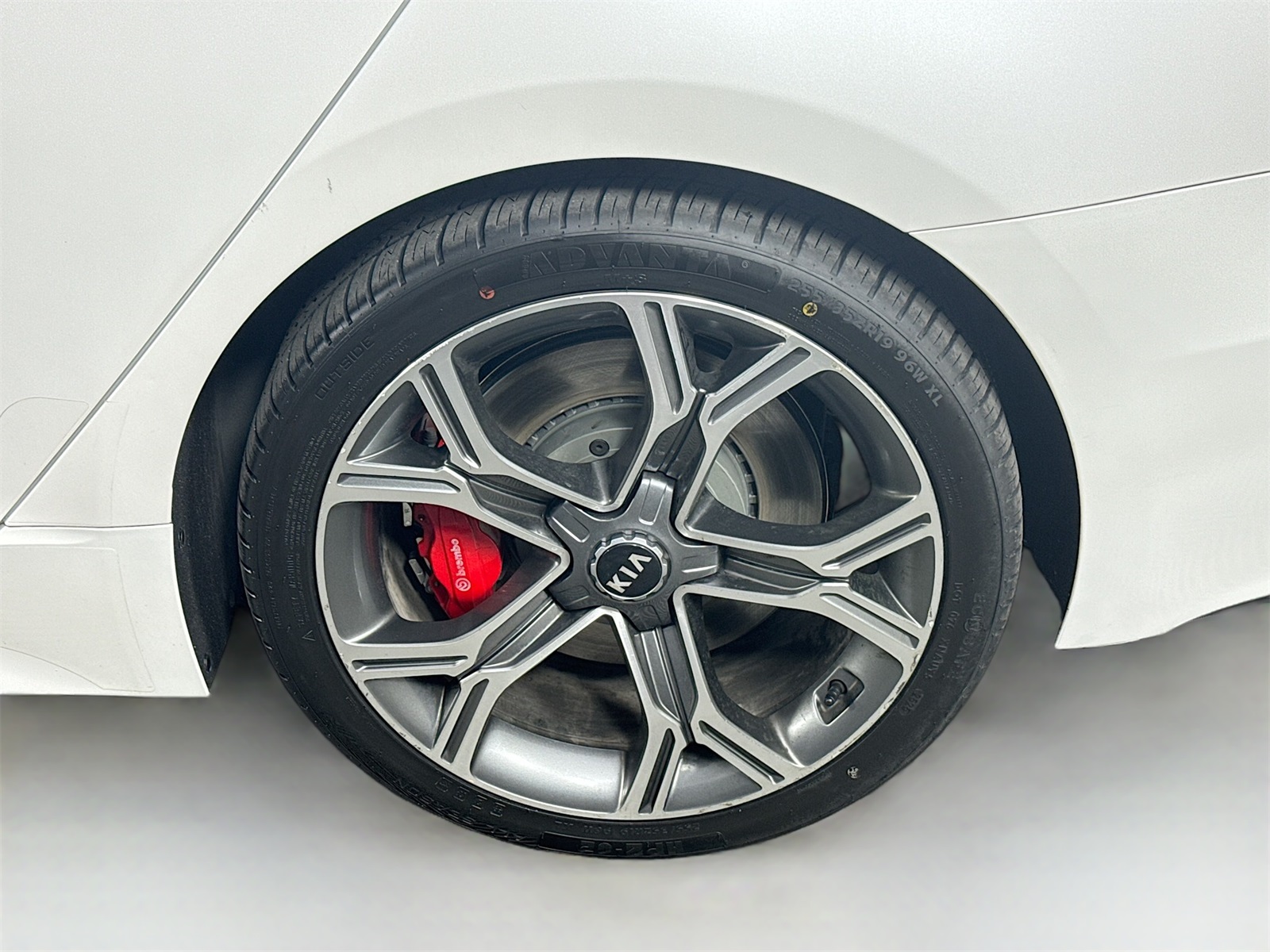 2019 Kia Stinger GT2 Image 10 of 22