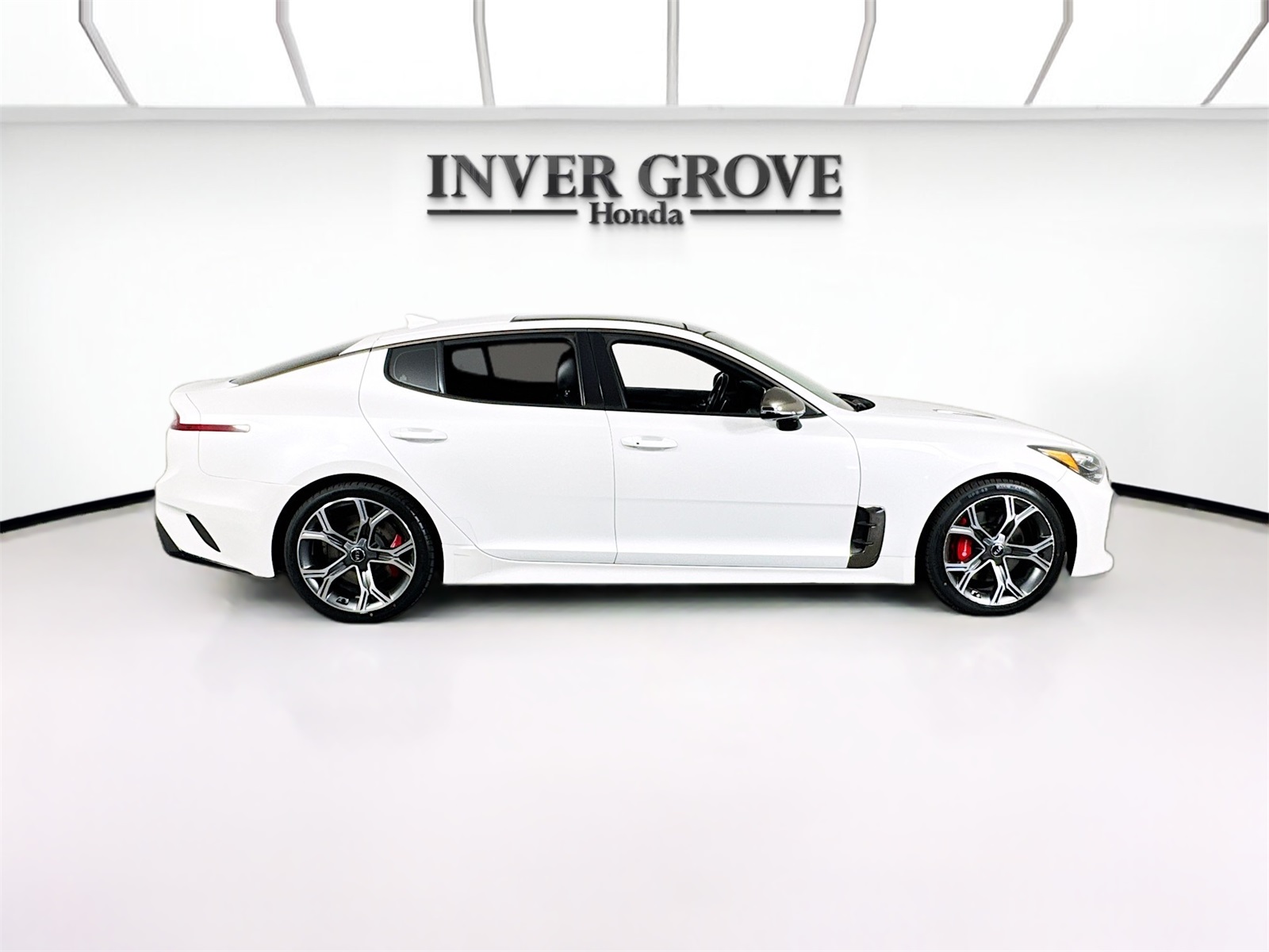2019 Kia Stinger GT2 Image 4 of 22