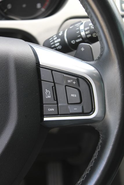 Vehicle image 21 of 24