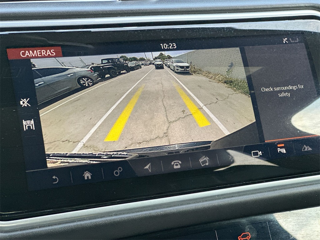 Vehicle image 21 of 34