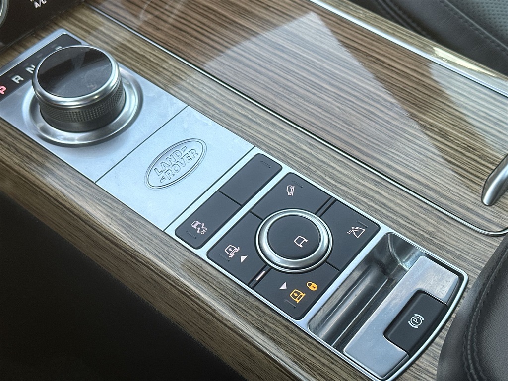 Vehicle image 27 of 34