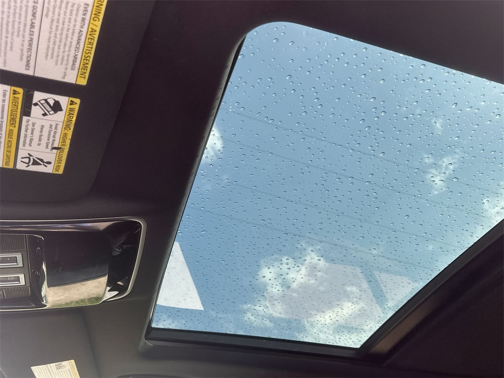 Vehicle image 29 of 34