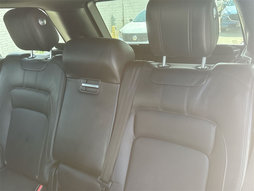 Vehicle image 13 of 34