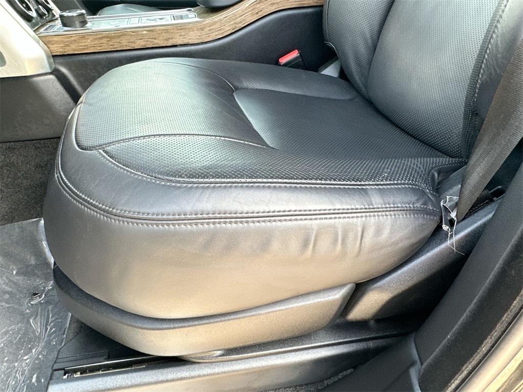 Vehicle image 31 of 34