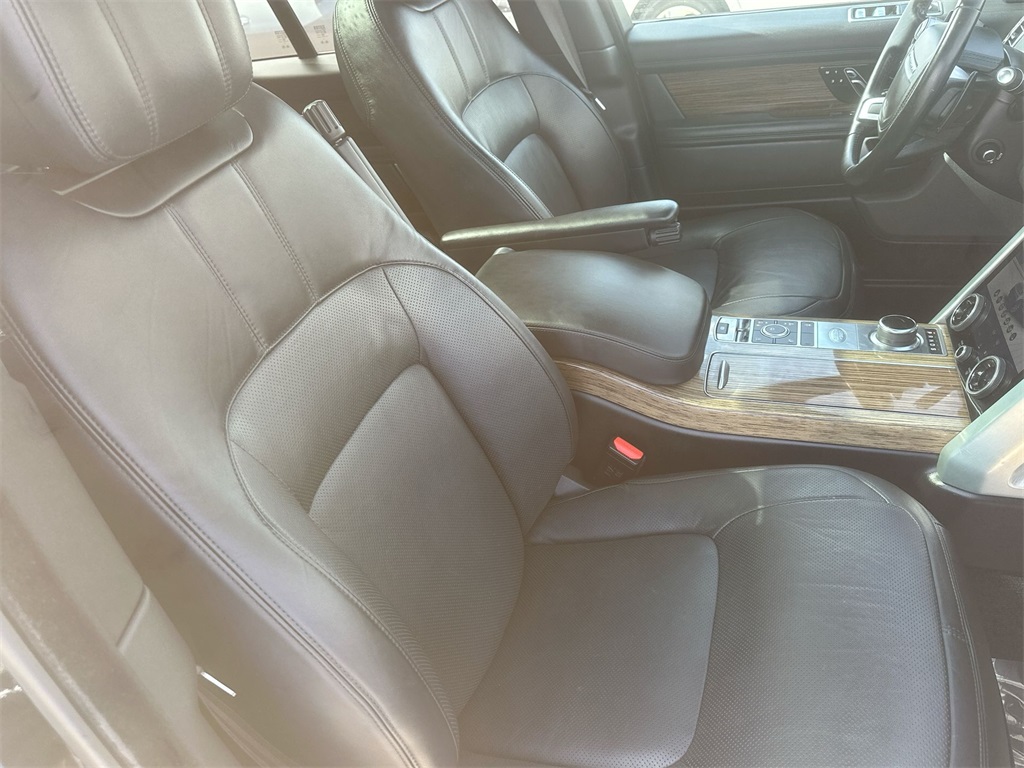 Vehicle image 14 of 34