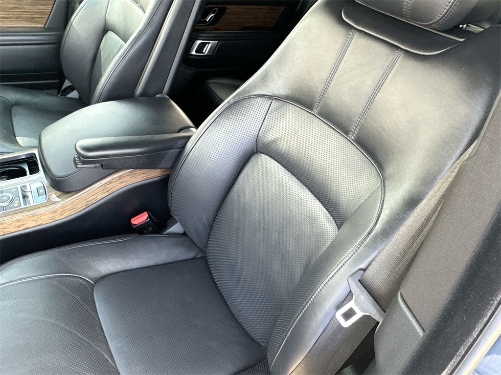 Vehicle image 17 of 34