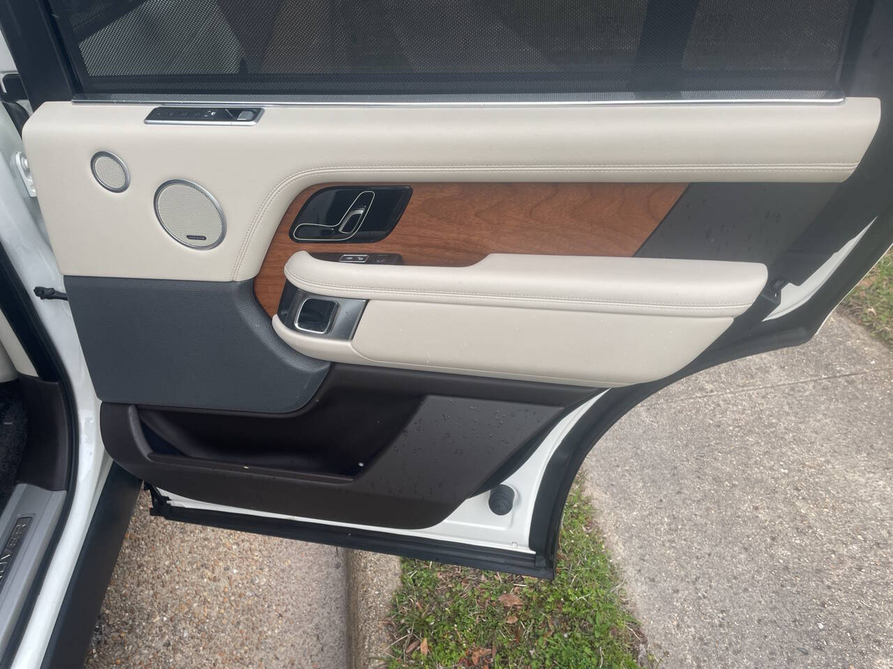 Vehicle image 36 of 61