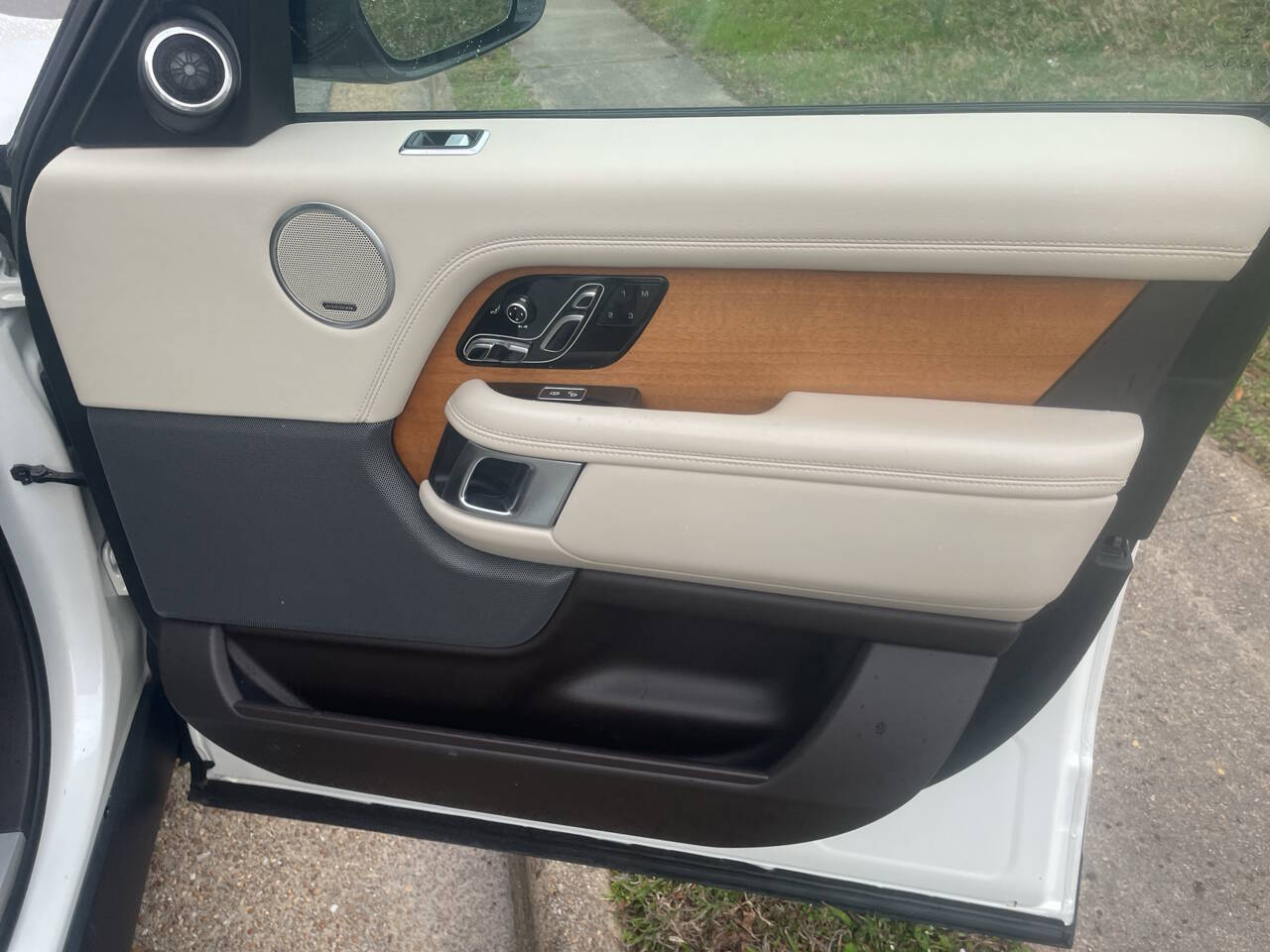 Vehicle image 40 of 61