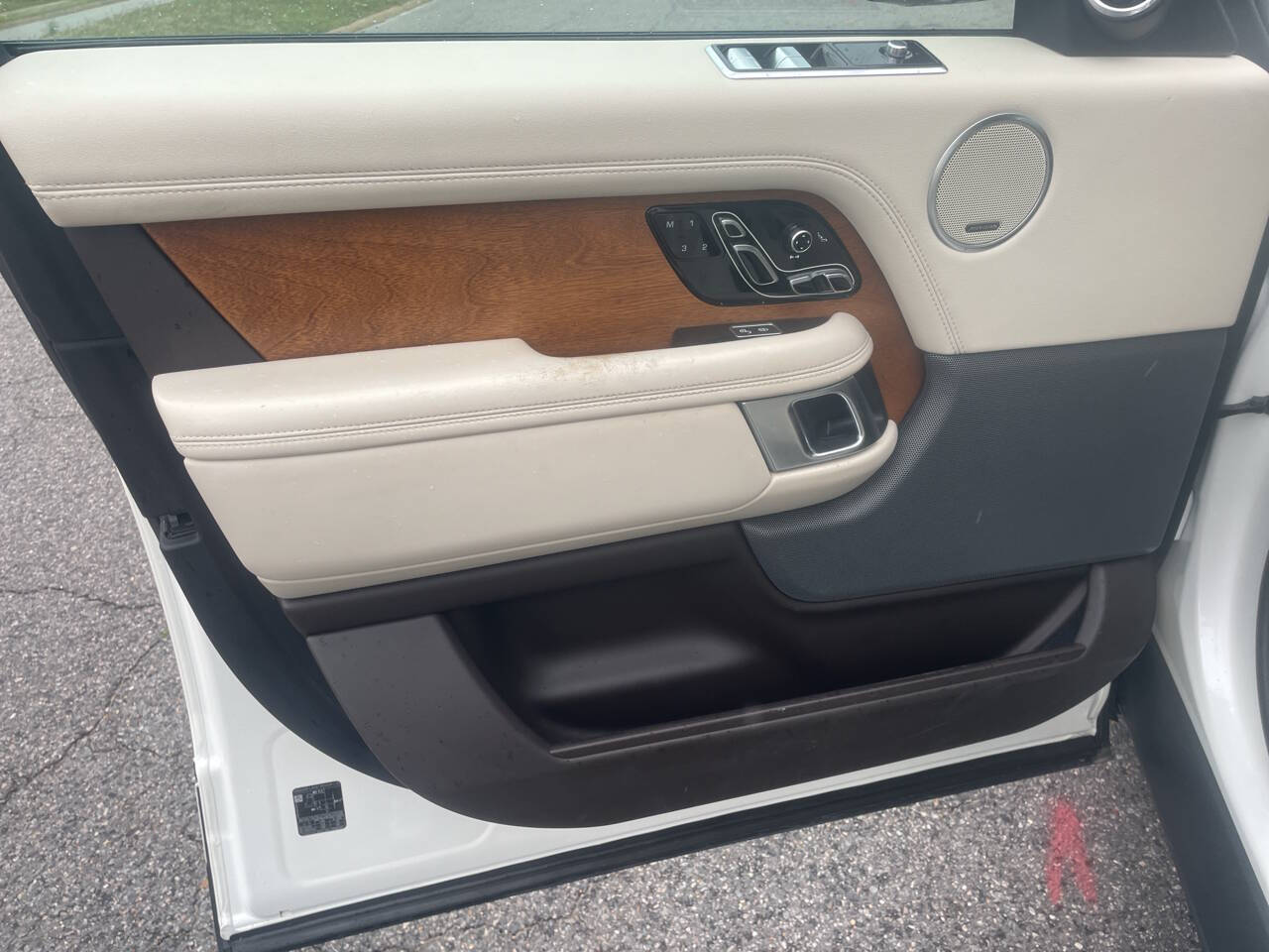 Vehicle image 16 of 61