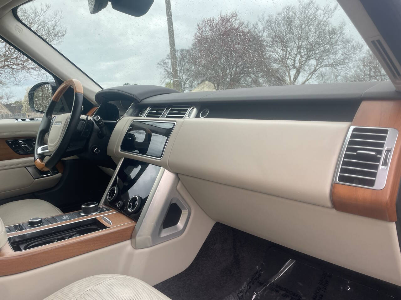 Vehicle image 39 of 61