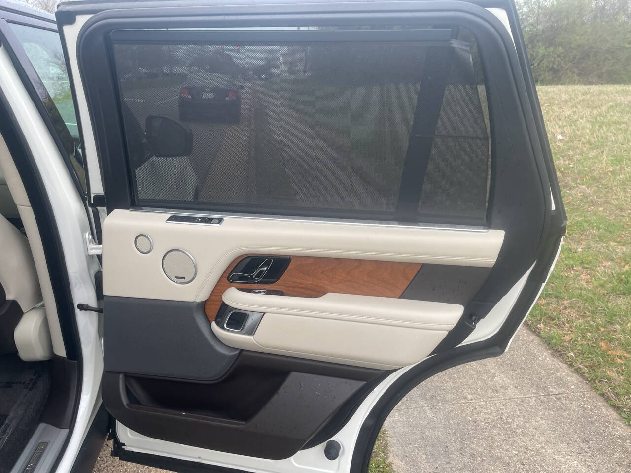 Vehicle image 37 of 61