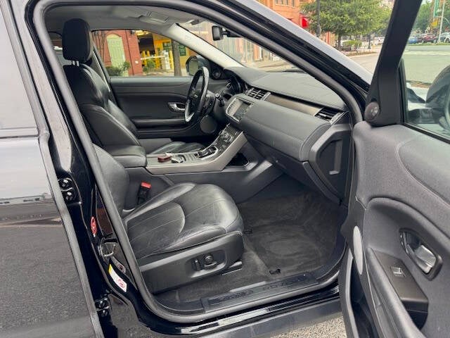 2019 Land Rover Range Rover Evoque SE Premium Image 11 of 17