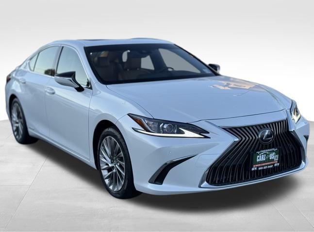 2019 Lexus ES 300h Luxury Image 3 of 45