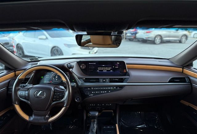 2019 Lexus ES 300h Luxury Image 20 of 45