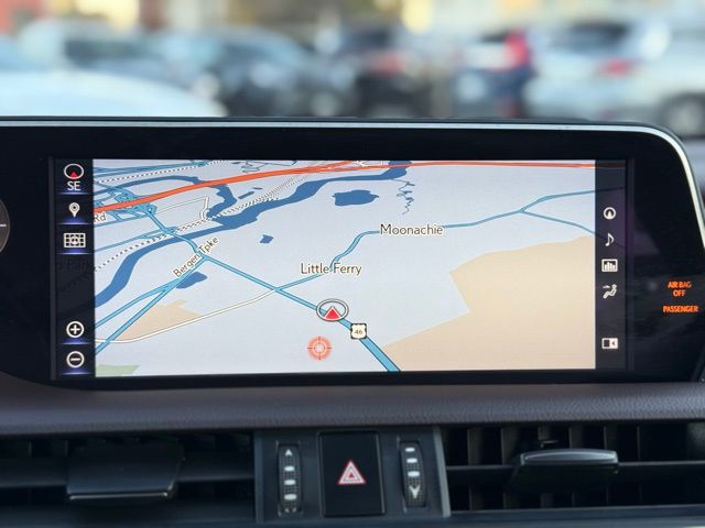 2019 Lexus ES 300h Luxury Image 26 of 45