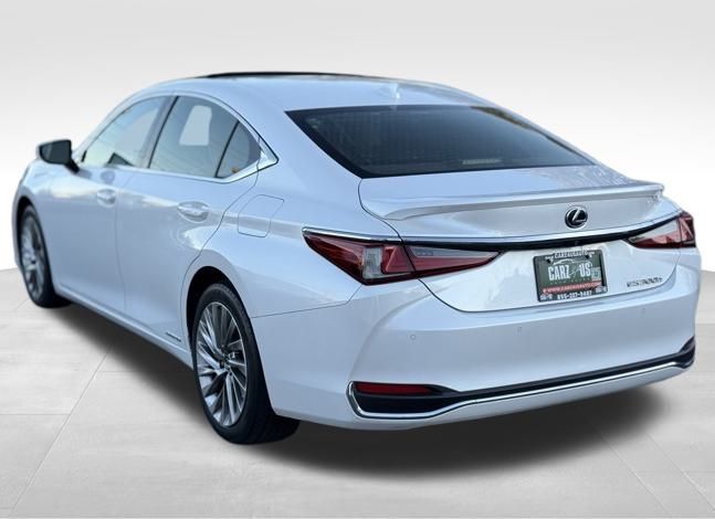 2019 Lexus ES 300h Luxury Image 7 of 45