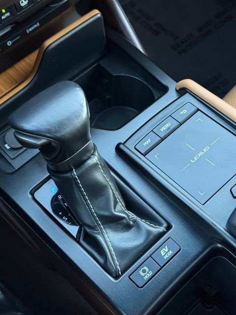 2019 Lexus ES 300h Luxury Image 32 of 45