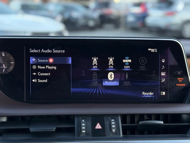 2019 Lexus ES 300h Luxury Image 27 of 45