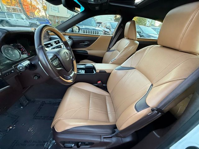 2019 Lexus ES 300h Luxury Image 36 of 45