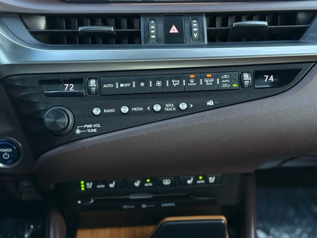 2019 Lexus ES 300h Luxury Image 44 of 45