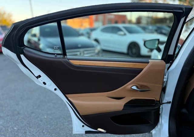 2019 Lexus ES 300h Luxury Image 45 of 45