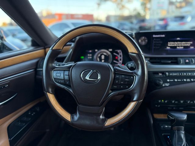 2019 Lexus ES 300h Luxury Image 23 of 45