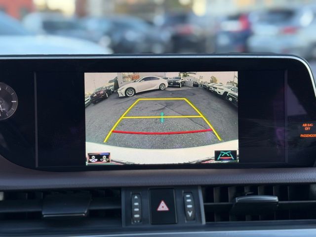 2019 Lexus ES 300h Luxury Image 29 of 45