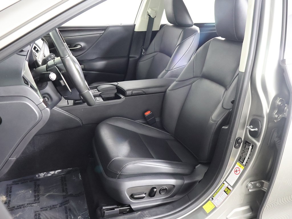 2019 Lexus ES 350 Image 17 of 65