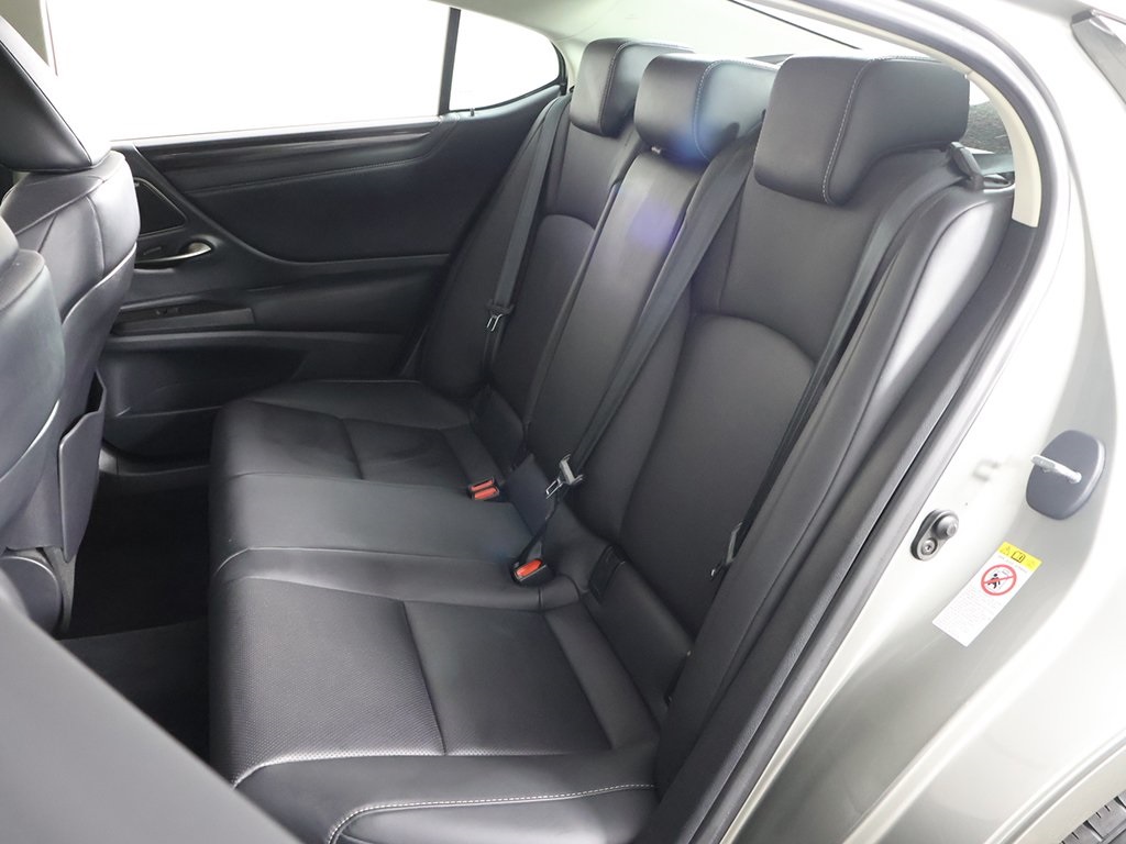 2019 Lexus ES 350 Image 16 of 65