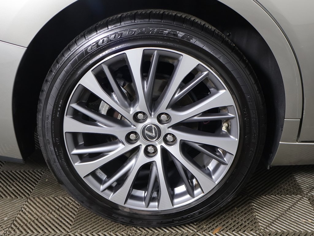 2019 Lexus ES 350 Image 12 of 65