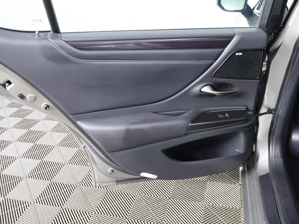 2019 Lexus ES 350 Image 31 of 65