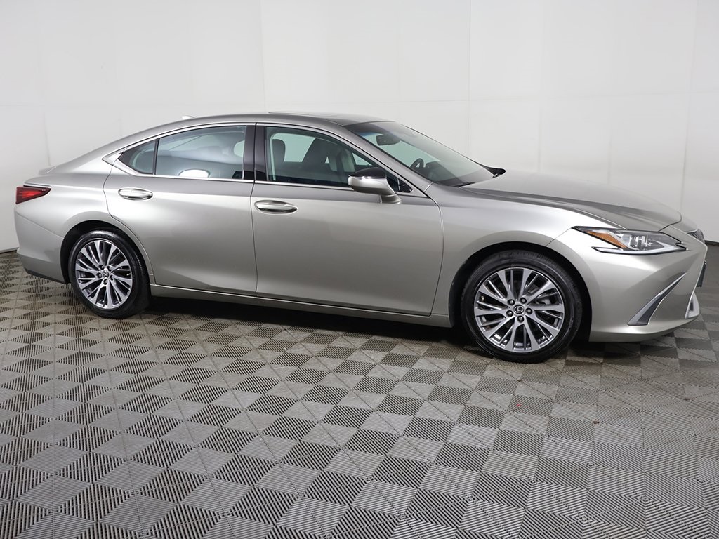 2019 Lexus ES 350 Image 4 of 65