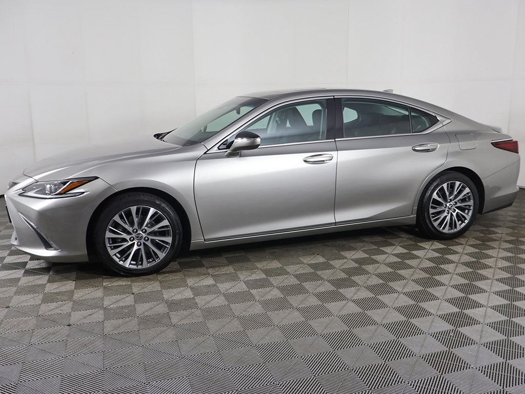 2019 Lexus ES 350 Image 2 of 65