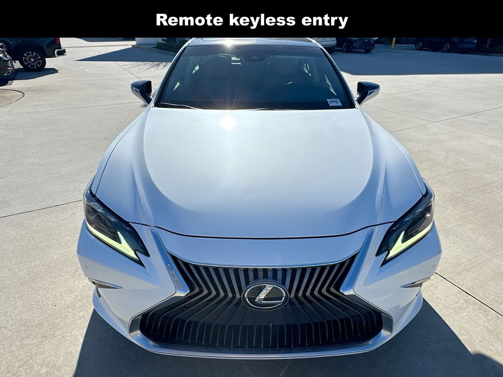 2019 Lexus ES 350 Image 2 of 34