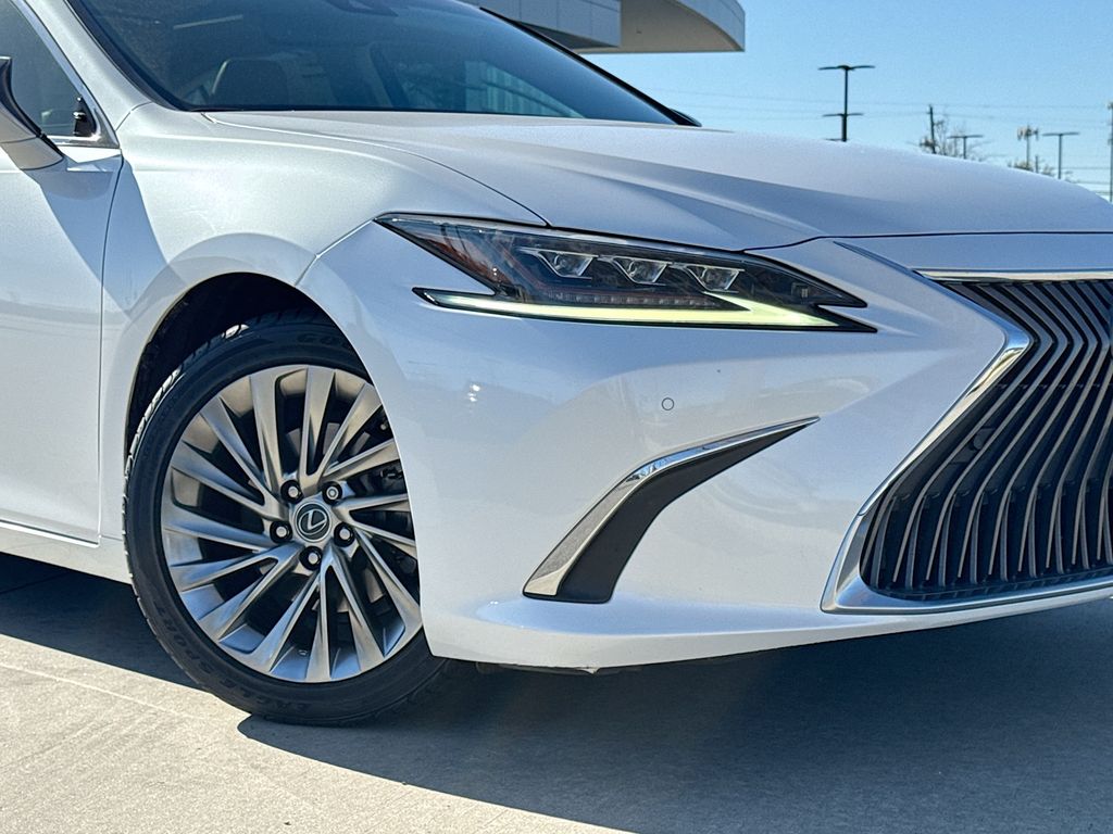 2019 Lexus ES 350 Image 3 of 34