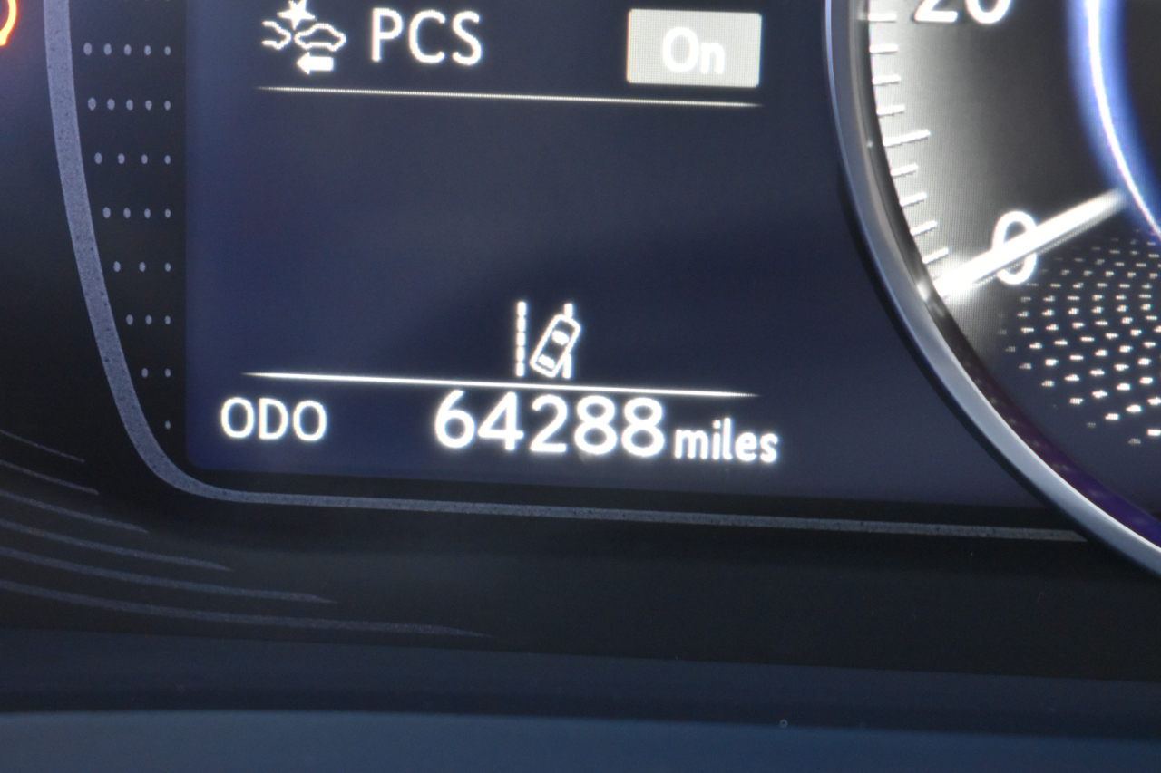 2019 Lexus ES Image 28 of 48