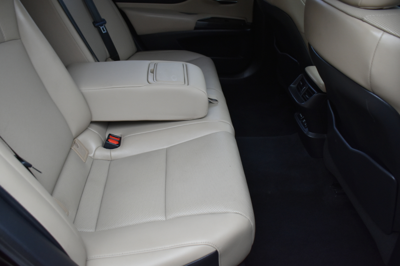 2019 Lexus ES Image 21 of 48