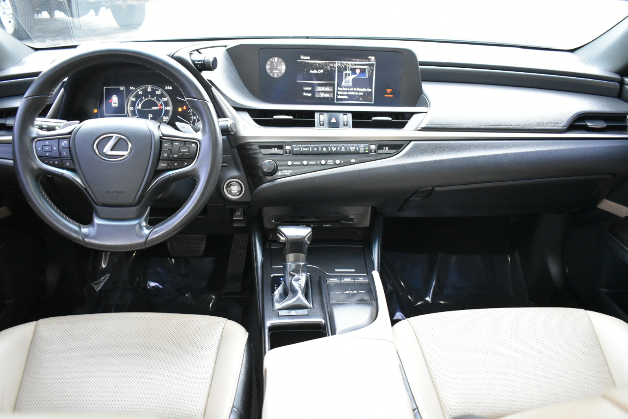 2019 Lexus ES Image 22 of 48