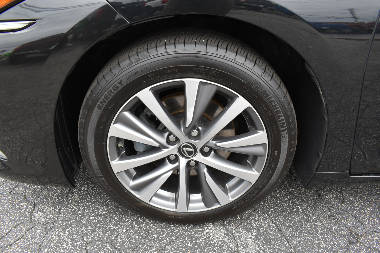 2019 Lexus ES Image 11 of 48