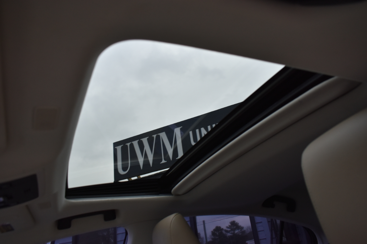 2019 Lexus ES Image 39 of 48