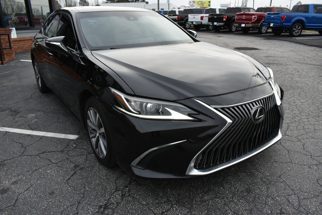2019 Lexus ES Image 2 of 48