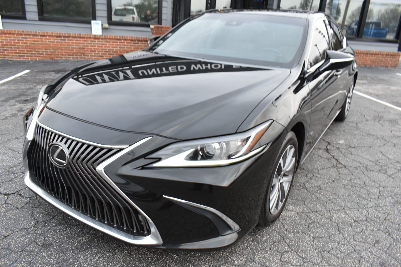 2019 Lexus ES Image 1 of 48