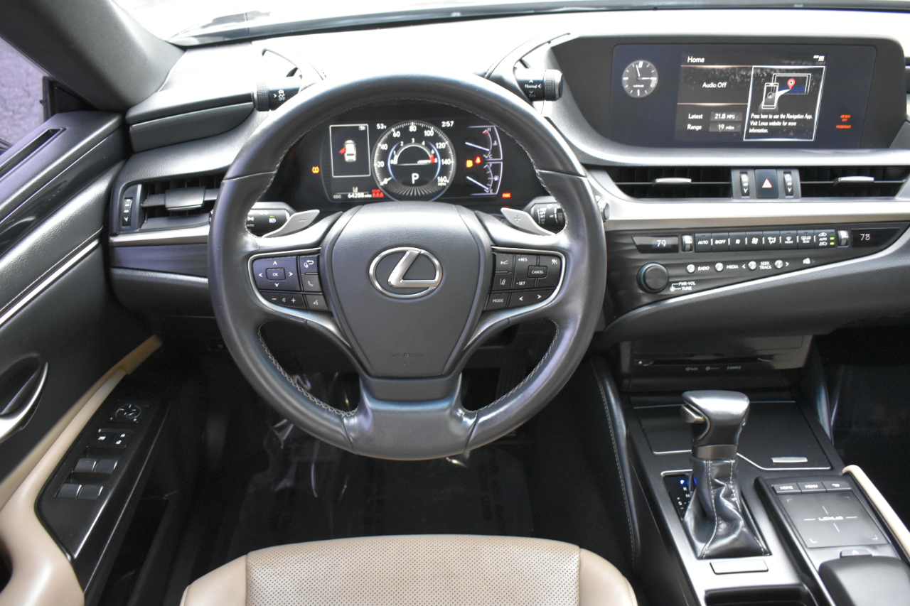 2019 Lexus ES Image 24 of 48