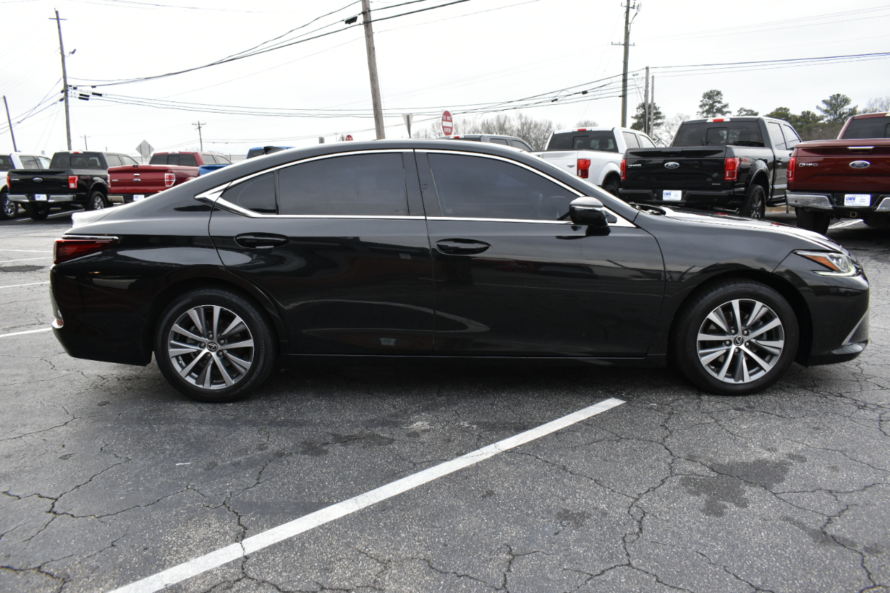 2019 Lexus ES Image 3 of 48