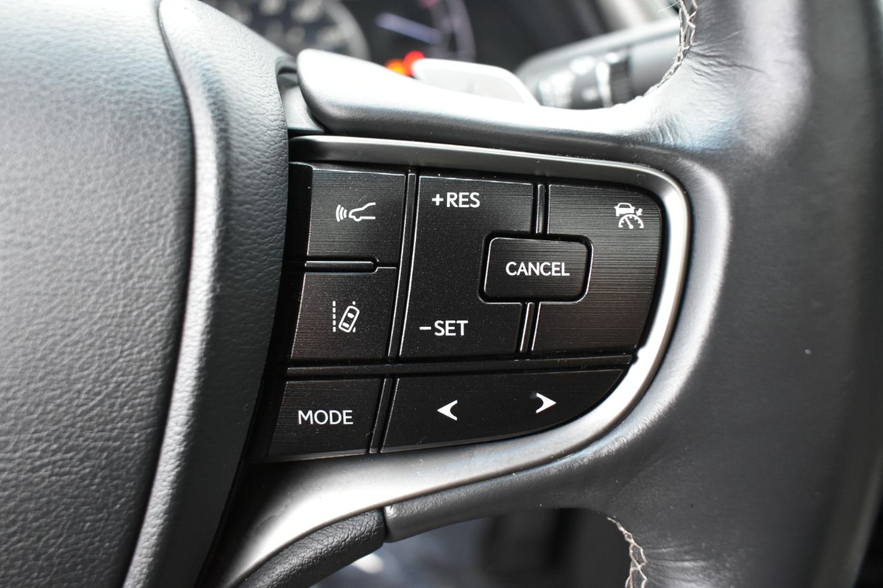 2019 Lexus ES Image 36 of 48