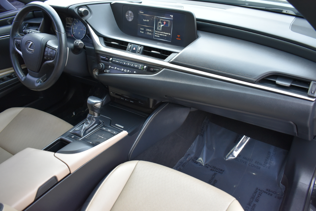 2019 Lexus ES Image 23 of 48
