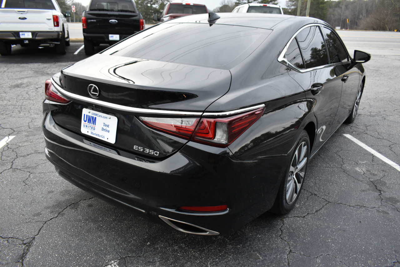 2019 Lexus ES Image 4 of 48
