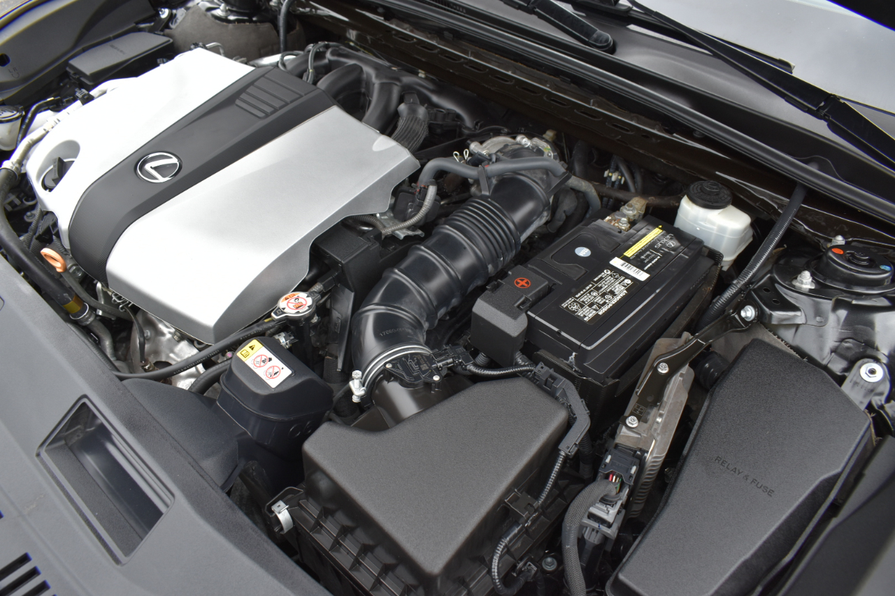 2019 Lexus ES Image 8 of 48