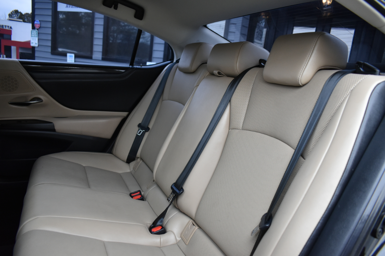 2019 Lexus ES Image 18 of 48