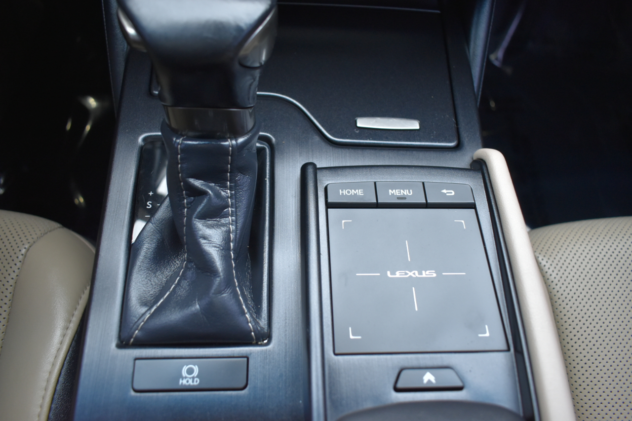 2019 Lexus ES Image 31 of 48